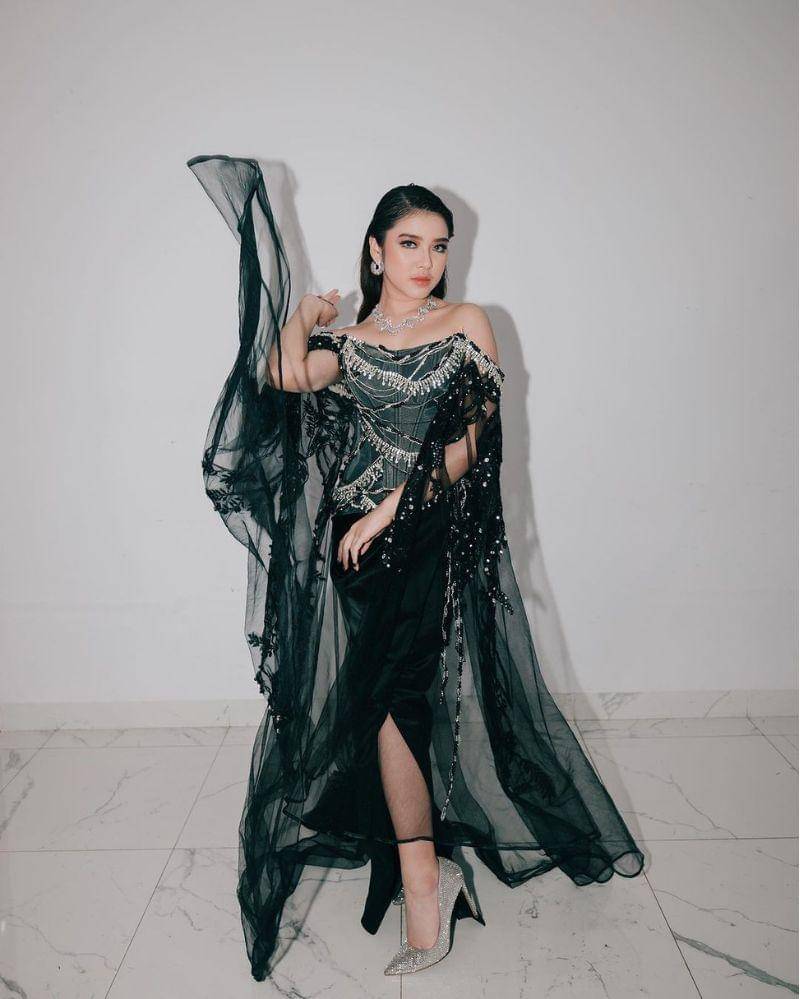 instagram.com/tiaraandini